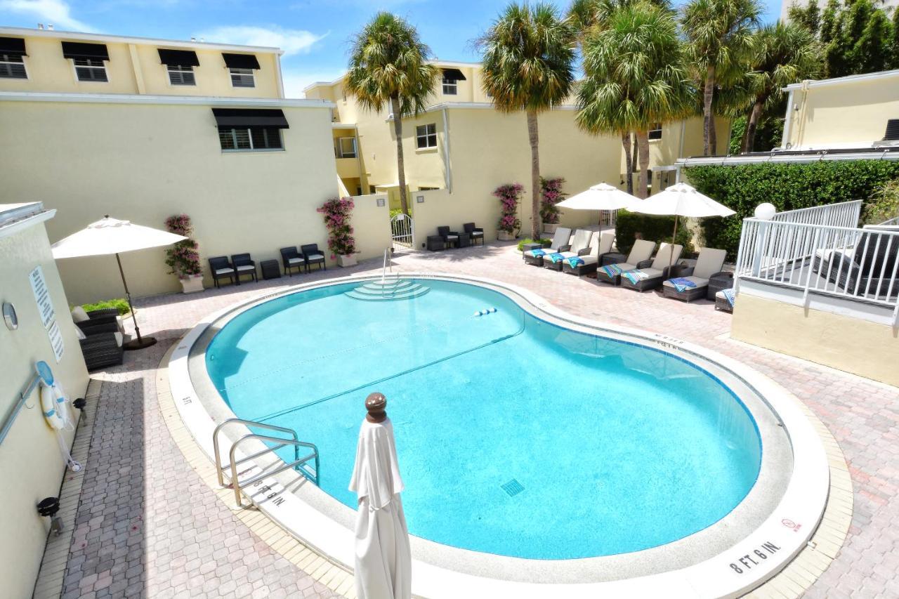 Laplaya 201C: Beachfront Corner Unit with Gulf Panorama Longboat Key Exterior photo