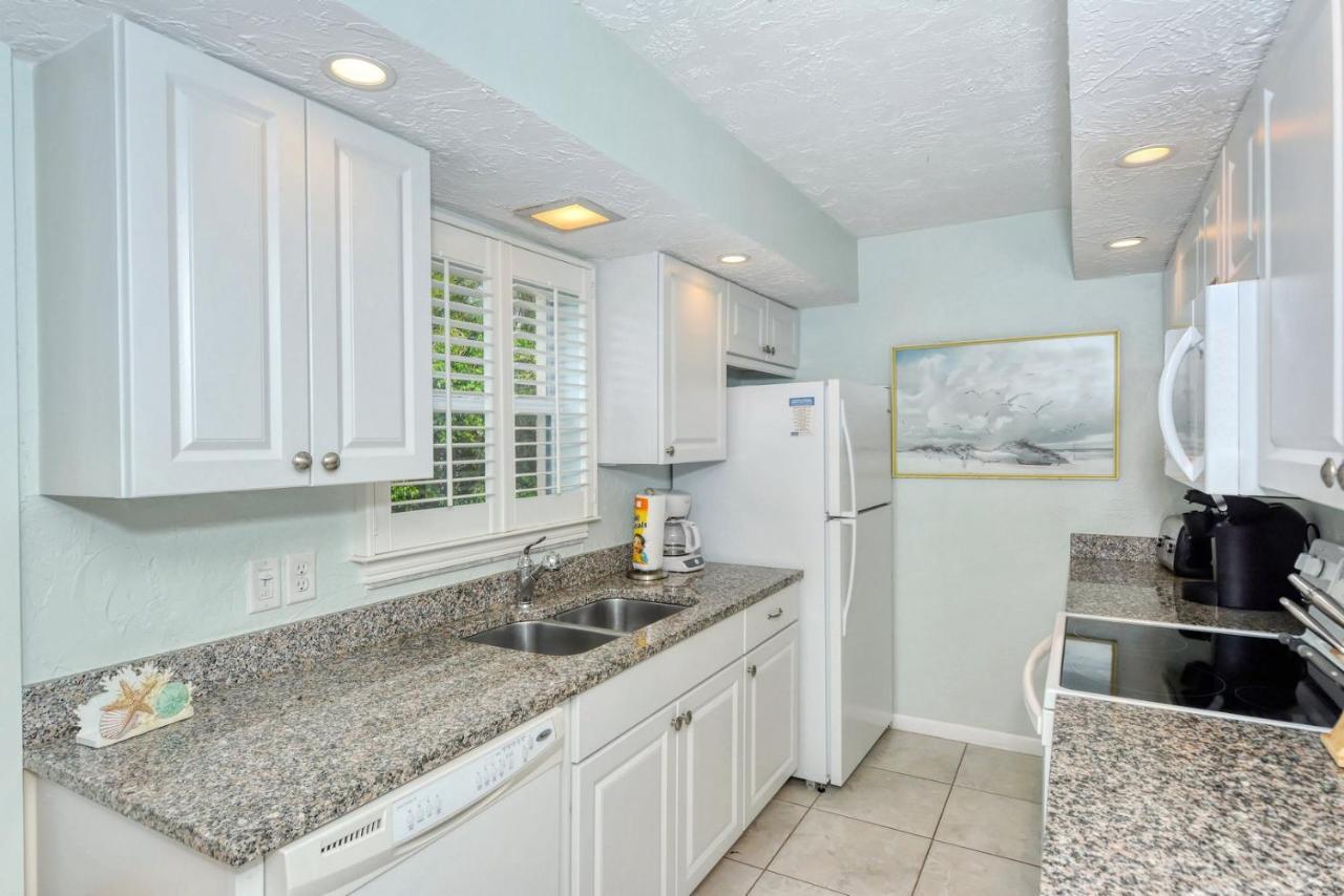 Laplaya 201C: Beachfront Corner Unit with Gulf Panorama Longboat Key Exterior photo