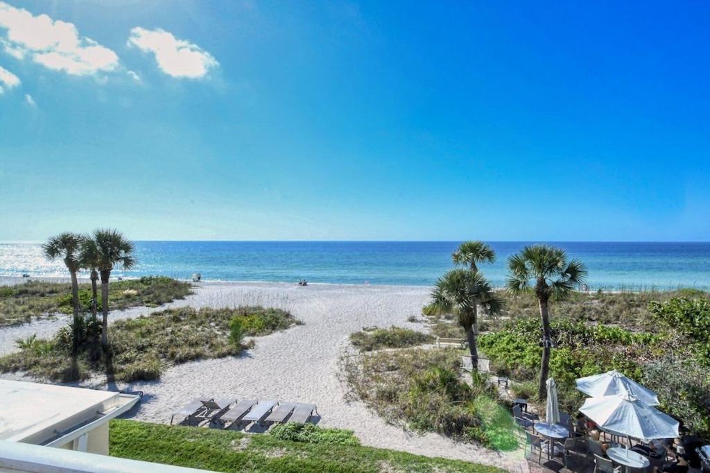 Laplaya 201C: Beachfront Corner Unit with Gulf Panorama Longboat Key Exterior photo