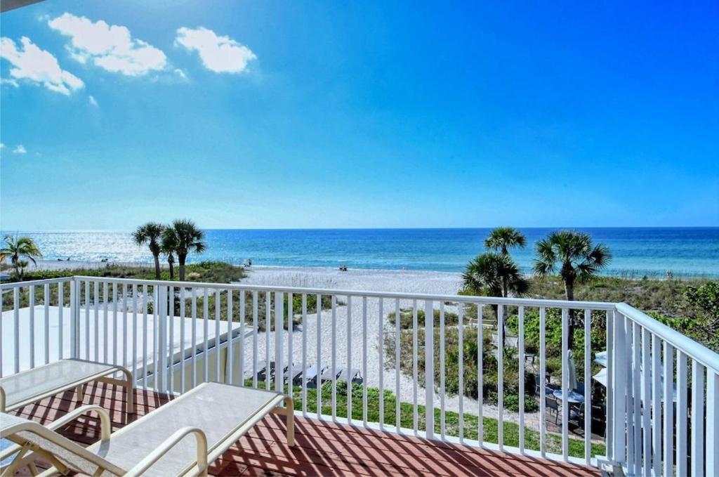 Laplaya 201C: Beachfront Corner Unit with Gulf Panorama Longboat Key Exterior photo